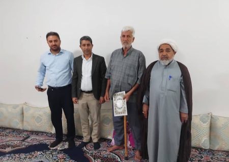 دیدار مسئولان جاسک با خانواده شهید آوندین