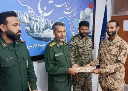 سربازان ناحیه مقاومت بسیج سپاه بندر جاسک تجلیل شدند