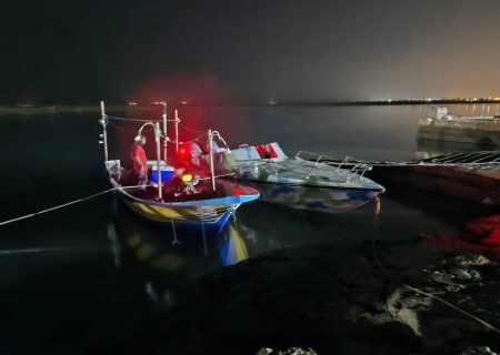 توقیف قایق صیادی متخلف در آب‌های جاسک
