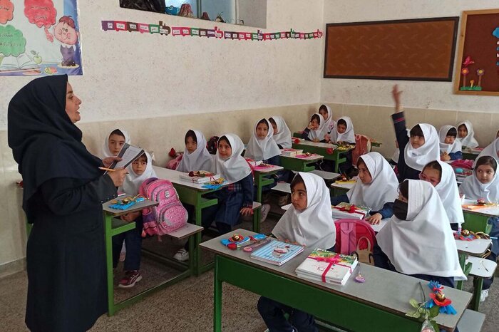 ۶۰ دانشآموز روستای کمبکی به تحصیل بازگشتند