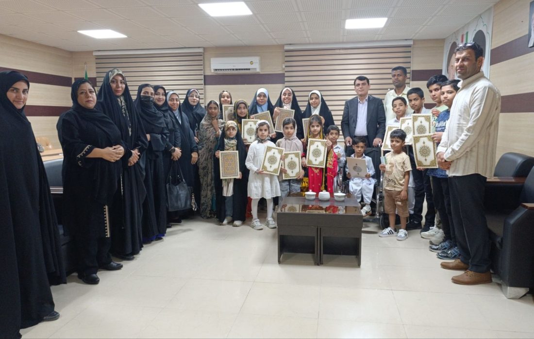 دیدار جمعی از کودکان با فرماندار جاسک