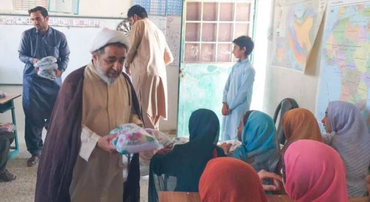 توزیع ۲۸۰۰ بسته لوازمالتحریر بین دانشآموزان محروم جاسک