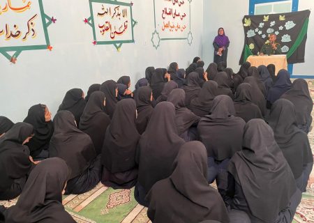 دشمن با فضای مجازی و رسانه‌های ماهواره‌ای به دنبال تخریب بنیان خانواده است