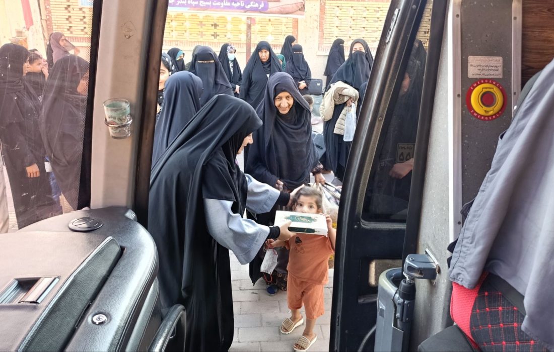 اعزام ۸۸ بانوی بسیجی بندرجاسک به مشهد مقدس