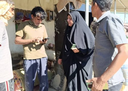 بازدید مسئول بسیج جامعه پزشکی از روستای باغان جاسک و توزیع کمک‌های انسان‌دوستانه در پی سیل اخیر