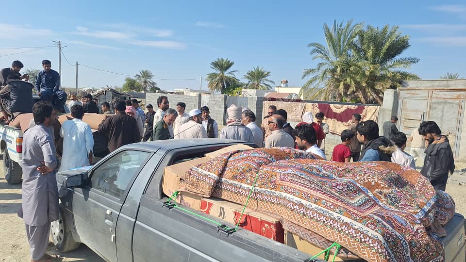 کمک‌های مردمی از زرآباد سیستان و بلوچستان به سیل‌زدگان جاسک/تصاویر