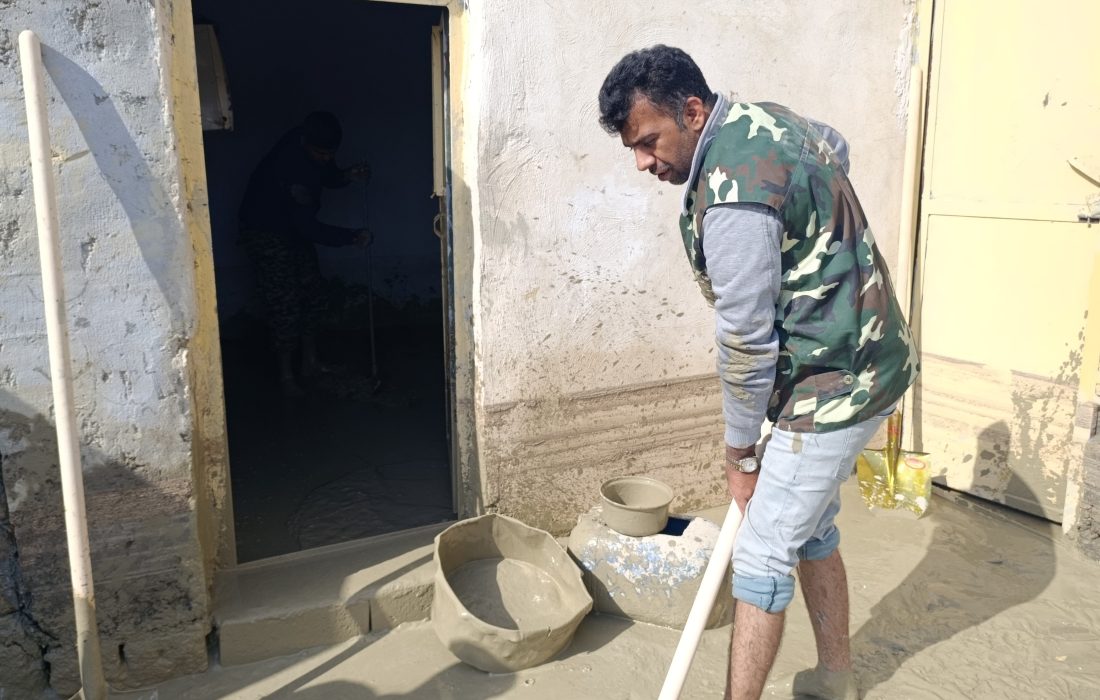 گروه جهادی شهید علی حاتمی به کمک سیل‌زدگان روستای باغان جاسک شتافت