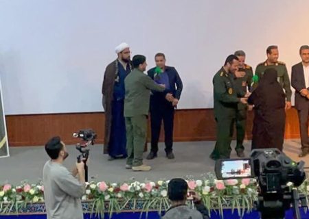 تجلیل از زهرا برجعلی به عنوان جهادگر برتر کارآفرینی در نخستین رویداد نشان فردوس هرمزگان