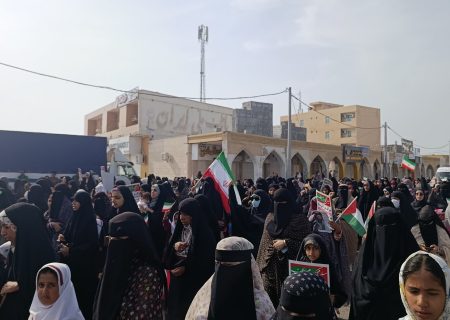همراهی مردم با نظام، سدی در برابر توطئه‌های دشمن است/ملت ایران با ایمان و وحدت مسیر توسعه و انقلاب را ادامه می‌دهد