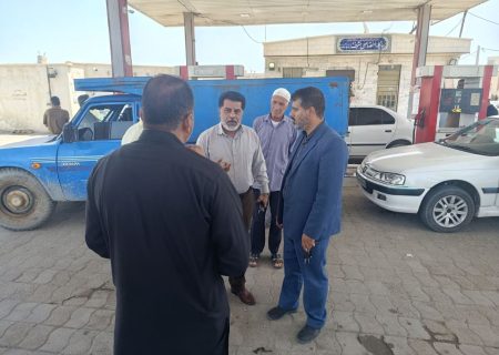 بازدید دادستان جاسک از جایگاه‌های سوخت و برخورد با خودروهای متخلف