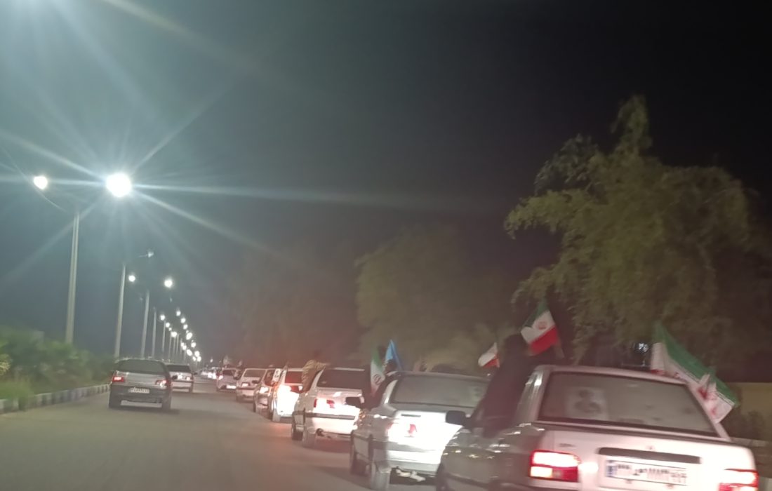 کاروان خودرویی مردم بندرجاسک در حمایت از نیروهای مسلح و بیعت با رهبر معظم انقلاب/تصاویر