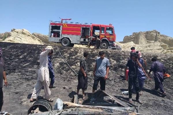 یک کشته در واژگونی پژو۴۰۵ در محورجاسک 