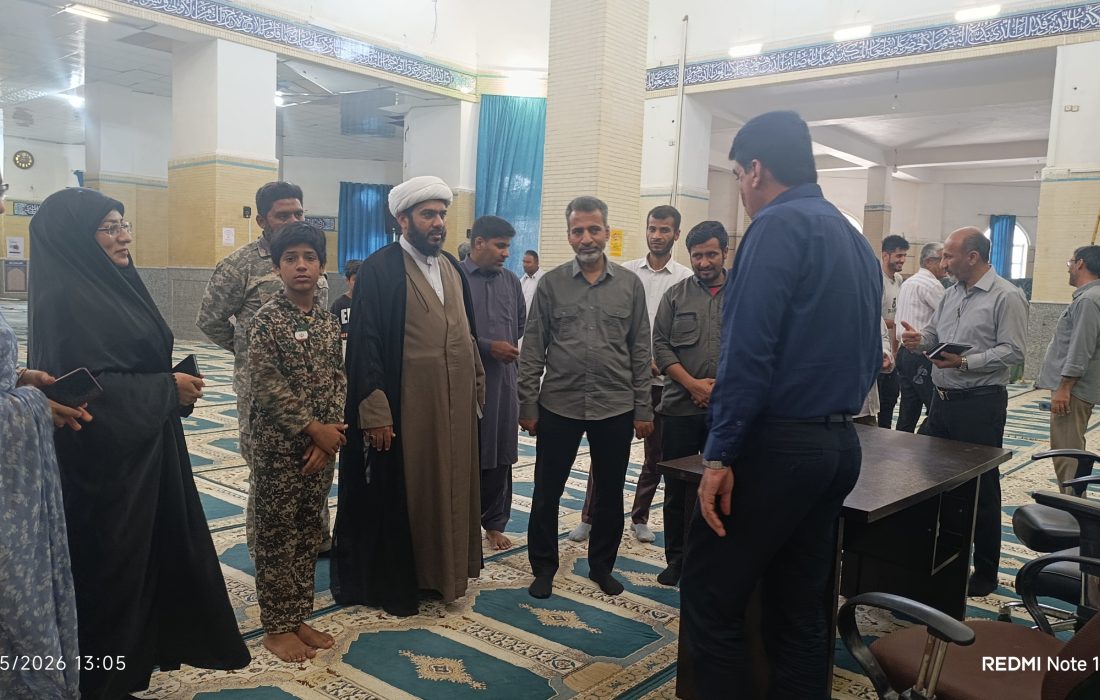 میز خدمت آموزش و پرورش جاسک همزمان با آغاز هفته بزرگداشت مقام معلم برپا شد/تصاویر