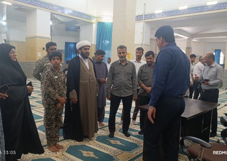 میز خدمت آموزش و پرورش جاسک همزمان با آغاز هفته بزرگداشت مقام معلم برپا شد/تصاویر