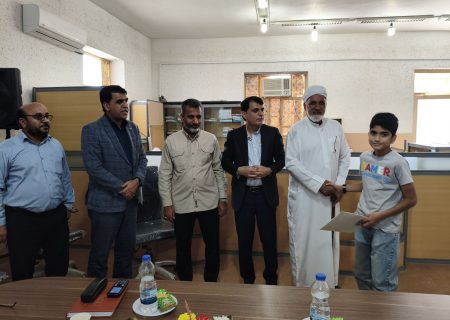 تجلیل از دانش‌آموزان برتر جاسکی در شورای آموزش و پرورش