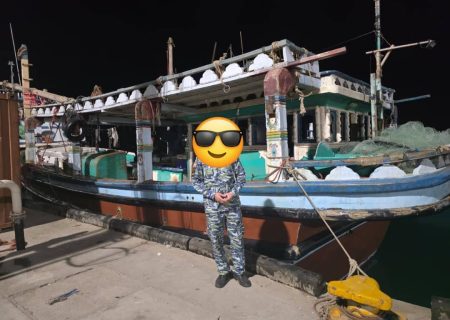 توقیف دو شناور صید ترال غیرمجاز در شرق جاسک / ۱۶ متخلف به مراجع قضایی معرفی شدند