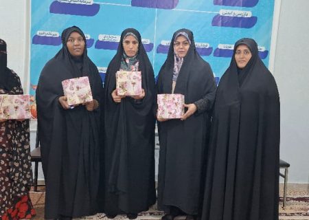 تجلیل از فرماندهان پایگاه‌های حوزه حضرت خدیجه(س) سپاه جاسک در هفته دفاع مقدس