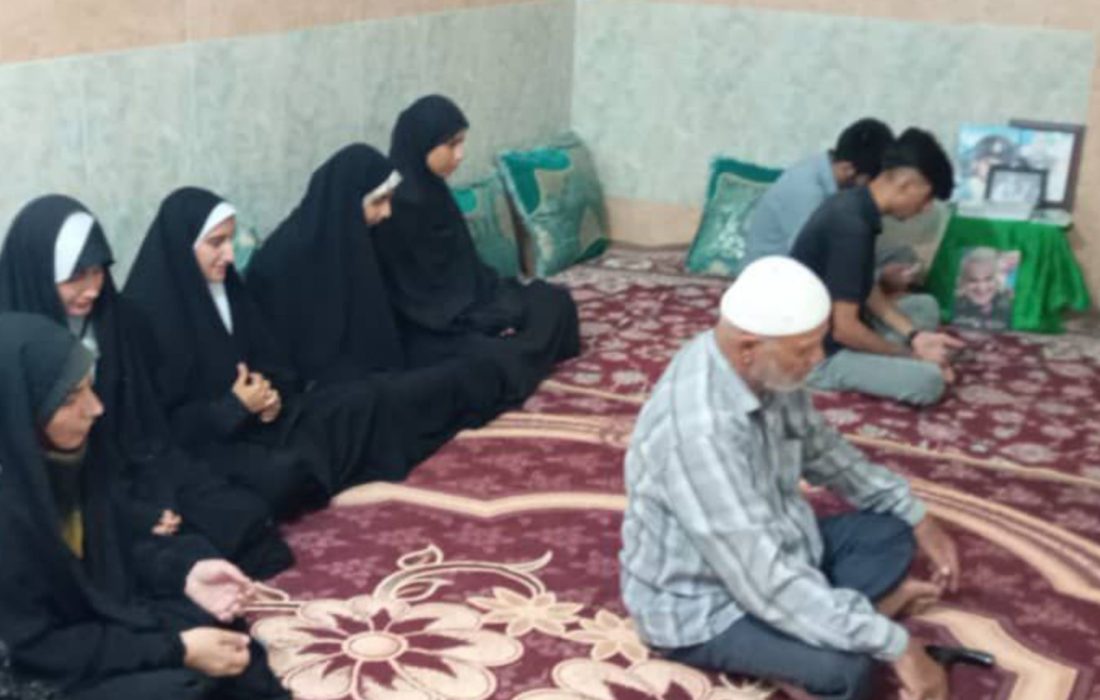 برگزاری یادواره شهدای خانگی در جاسک به مناسبت هفته دفاع مقدس