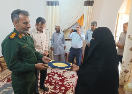 دیدار و تجلیل از خانواده شهید آذرآیین در جاسک