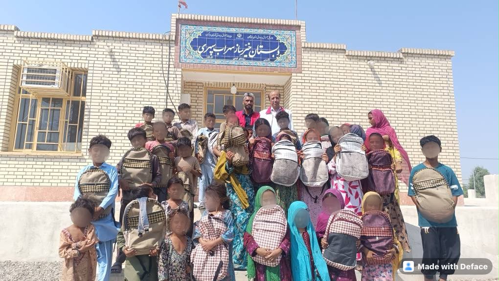 توزیع لوازم‌التحریر میان دانش‌آموزان ۱۷ روستای جاسک