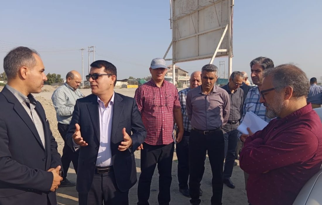 مدیر کریدور بزرگراهی نوار ساحلی جنوب کشور از پروژههای جاسک بازدید کرد / تأکید فرماندار جاسک بر آغاز فوری باند دوم محور جاسک – سیریک
