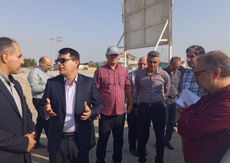 مدیر کریدور بزرگراهی نوار ساحلی جنوب کشور از پروژه‌های جاسک بازدید کرد / تأکید فرماندار جاسک بر آغاز فوری باند دوم محور جاسک – سیریک