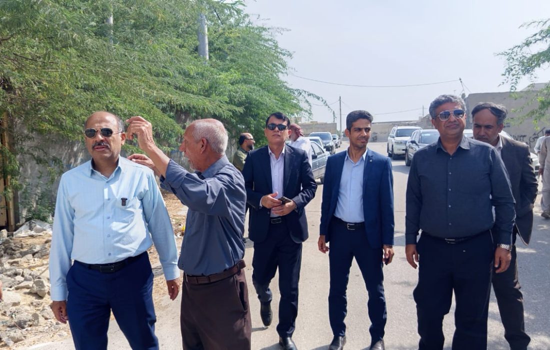 بررسی میدانی مسائل زیرساختی جاسک با حضور نماینده مجلس و مدیران کل استانداری هرمزگان