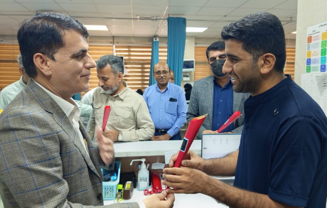 مسئولان جاسک از پرستاران بیمارستان خاتم‌الانبیاء (ص) تجلیل کردند
